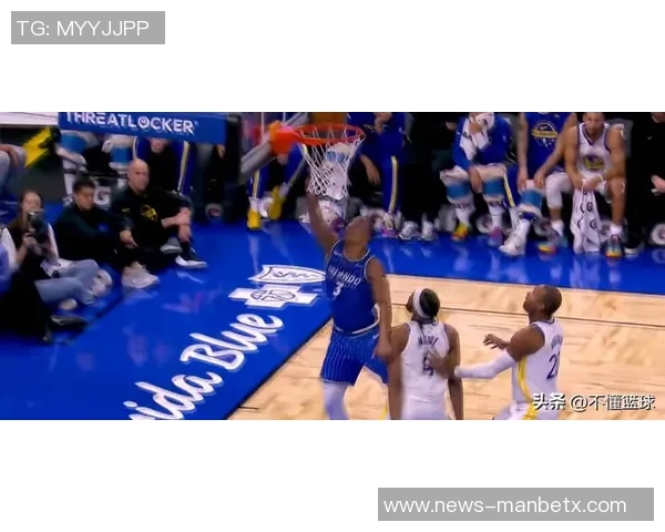 巴特勒强势突破篮下完成折叠打进并造成对手犯规精彩瞬间