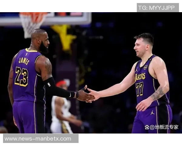 东契奇豪取45分11篮板14助攻三双詹姆斯点赞分享数据海报展现友谊